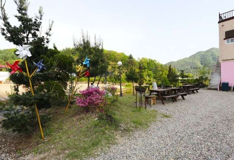 Hotel Yangpyeong Oettonjip Pension