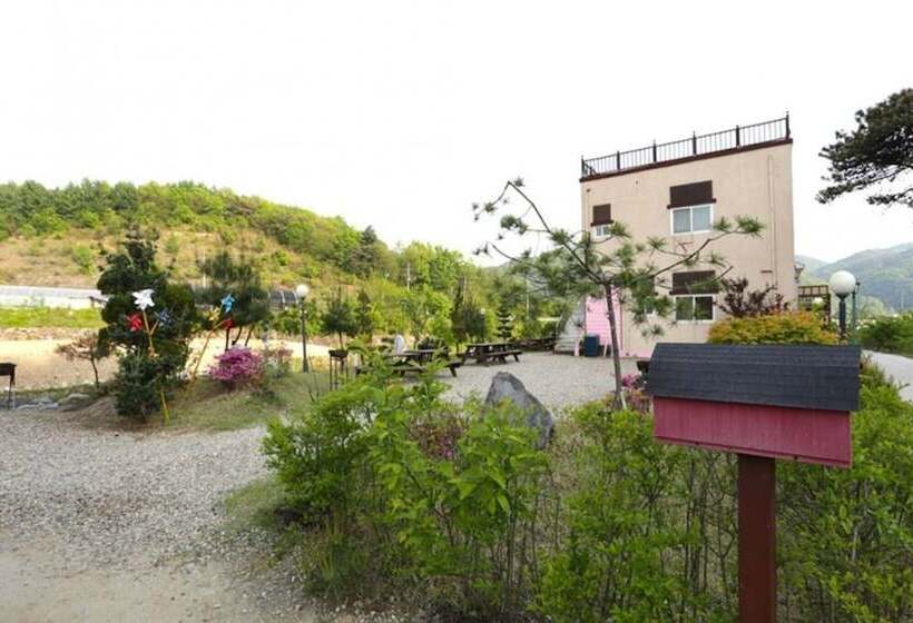 Hotel Yangpyeong Oettonjip Pension