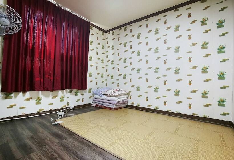 Nonsan Hwangje Motel