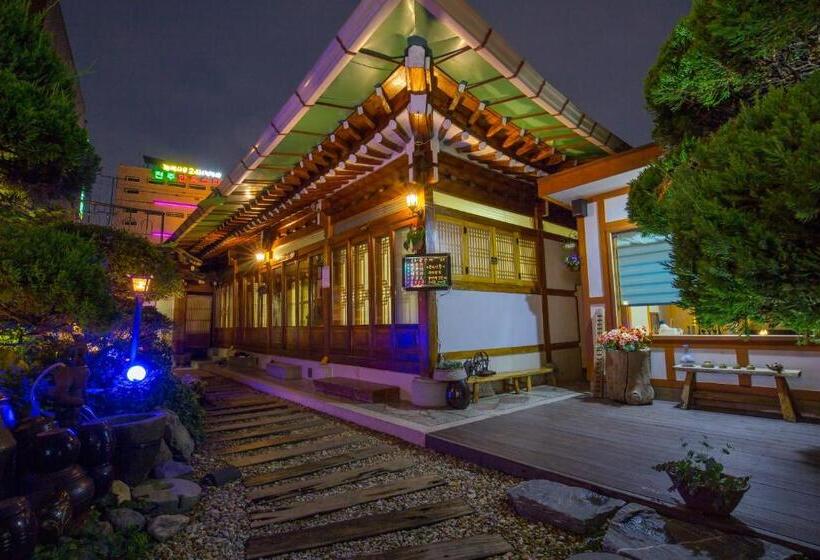 بنسيون Ddlanchae Hanok Stay   Main House