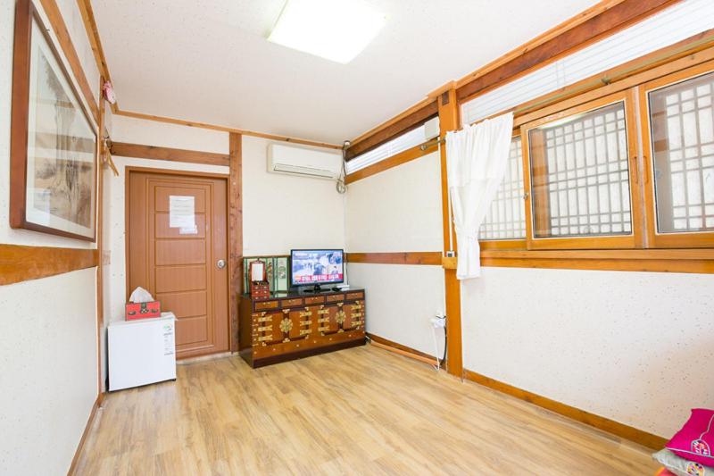 بنسيون Ddlanchae Hanok Stay   Main House