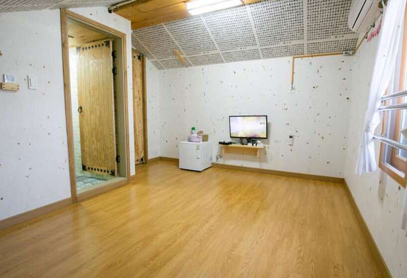 بنسيون Ddlanchae Hanok Stay   Main House