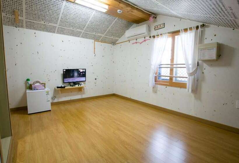 بنسيون Ddlanchae Hanok Stay   Main House