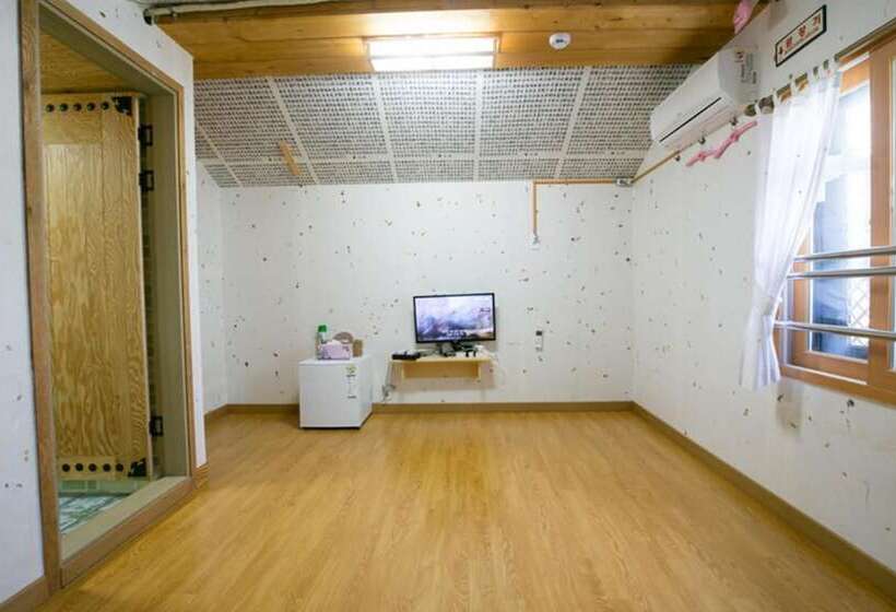 بنسيون Ddlanchae Hanok Stay   Main House