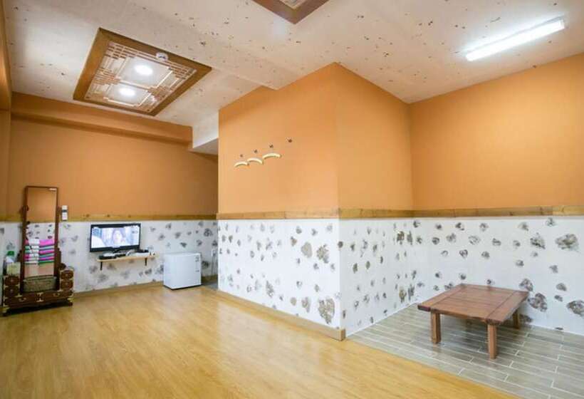 بنسيون Ddlanchae Hanok Stay   Main House