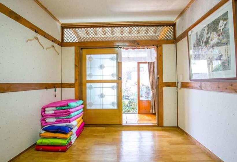 بنسيون Ddlanchae Hanok Stay   Main House