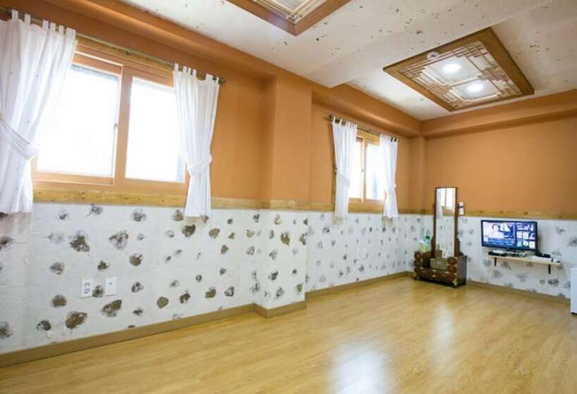 بنسيون Ddlanchae Hanok Stay   Main House