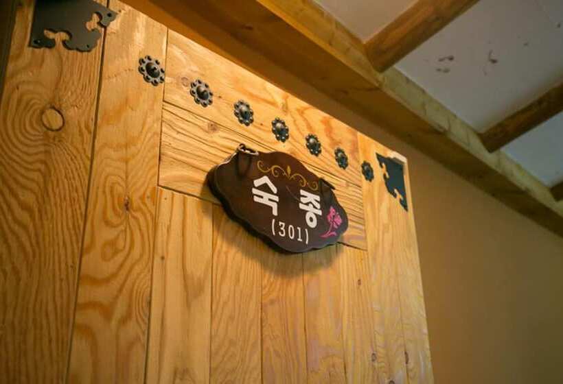 بنسيون Ddlanchae Hanok Stay   Main House