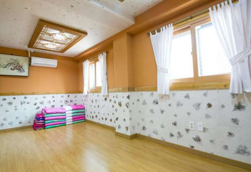 بنسيون Ddlanchae Hanok Stay   Main House