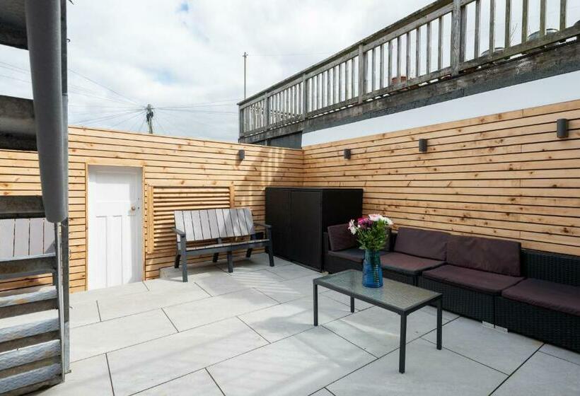 بنسيون Morlanow Private Entrance, Courtyard, Sea Views