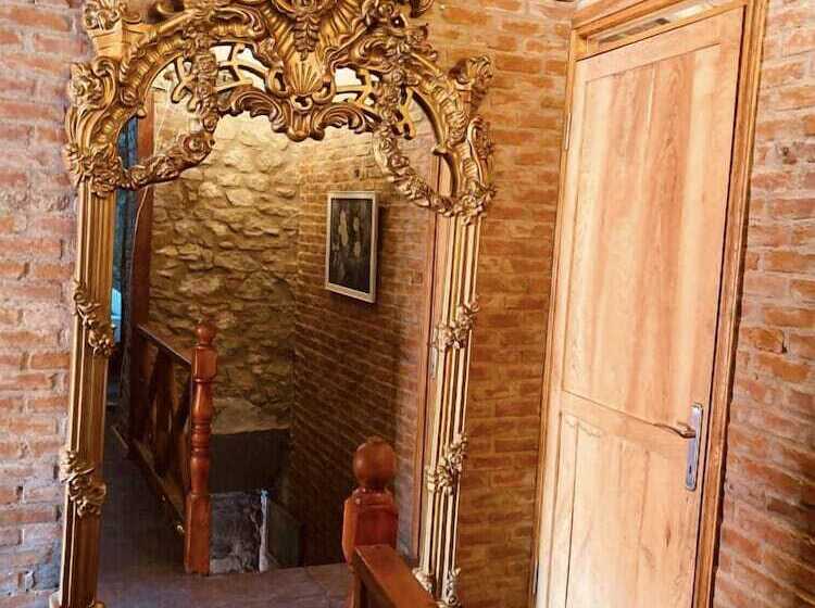 Chez Melo Tas Konak Otel