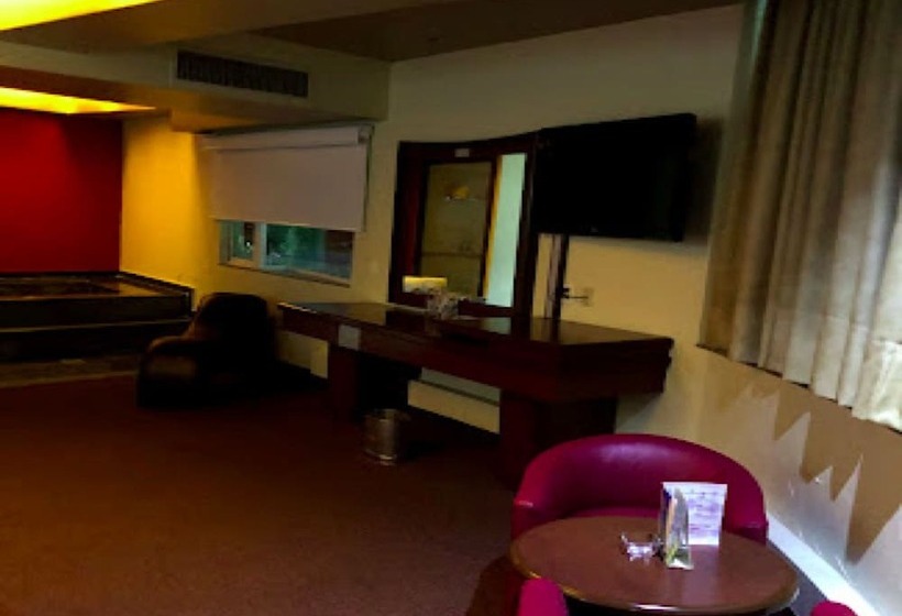 Hm Hotel Y Suites Plaza