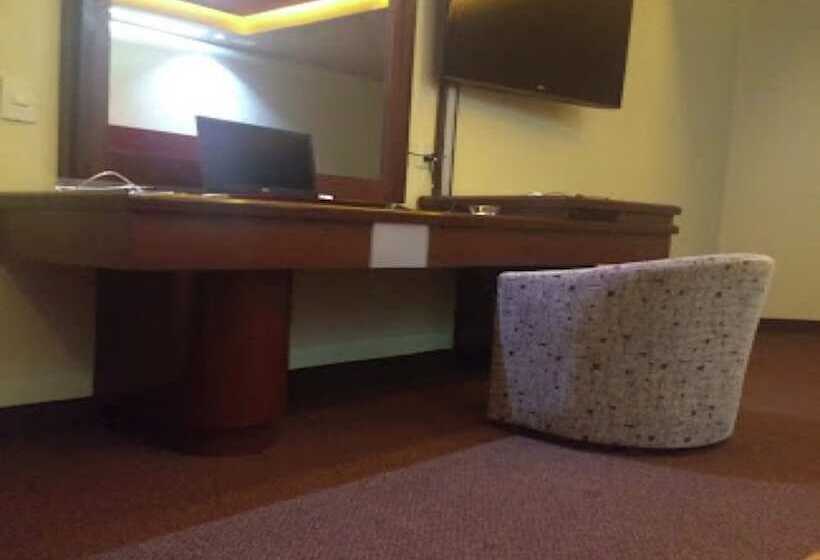 Hm Hotel Y Suites Plaza