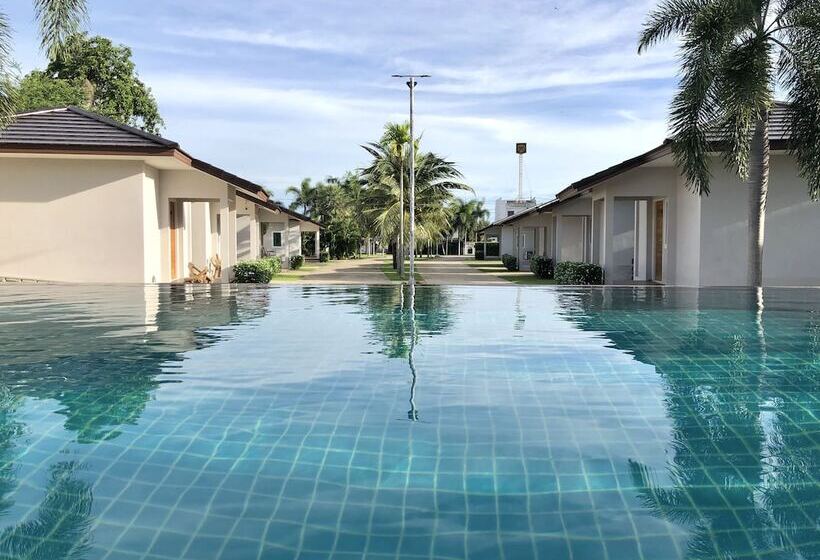 هتل Akard Private Villas Sattahip