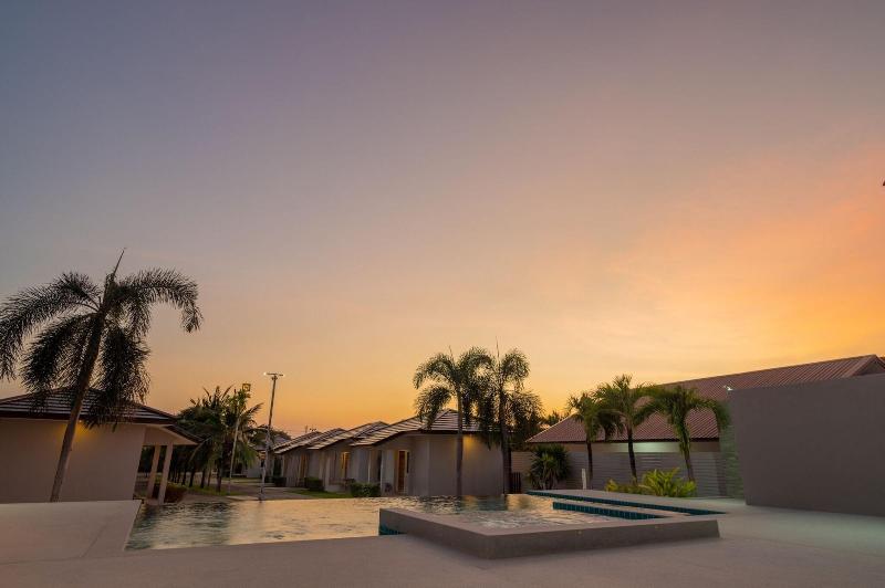 هتل Akard Private Villas Sattahip