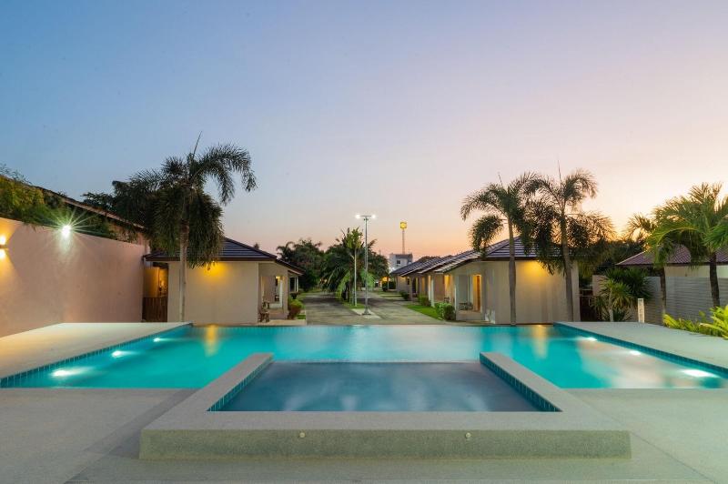 هتل Akard Private Villas Sattahip