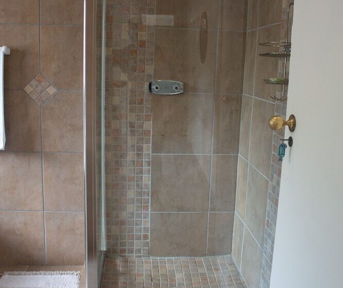 酒店 Alicats Place Executive Lodge & Conference