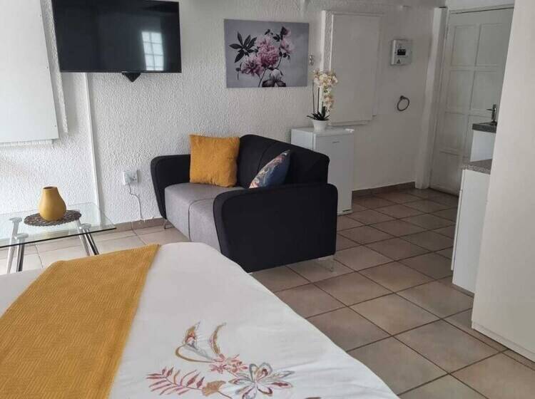 酒店 Alicats Place Executive Lodge & Conference