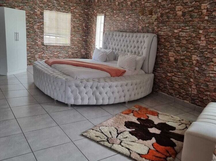 酒店 Alicats Place Executive Lodge & Conference