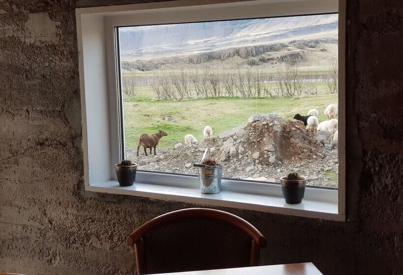 هتل Bragdavellir Cottages