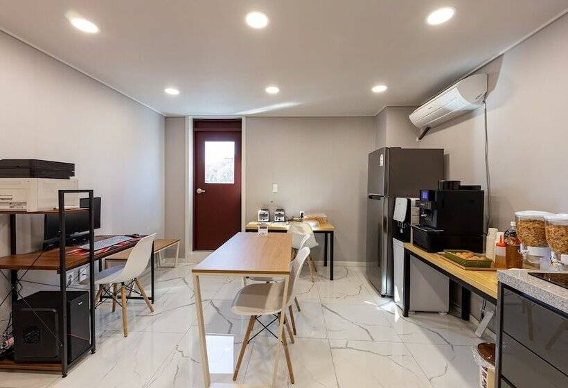 호텔 Cheongju Teemer Inn