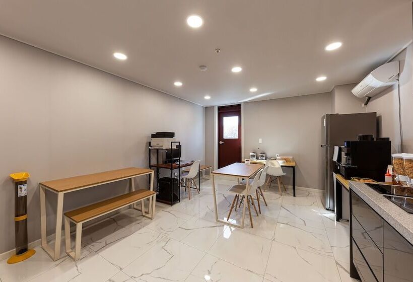 호텔 Cheongju Teemer Inn