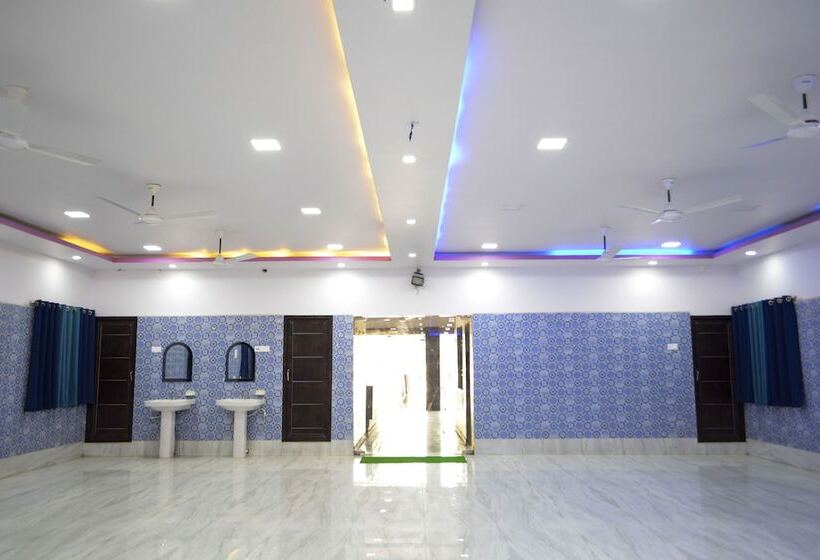 فندق Dhanraj Residency