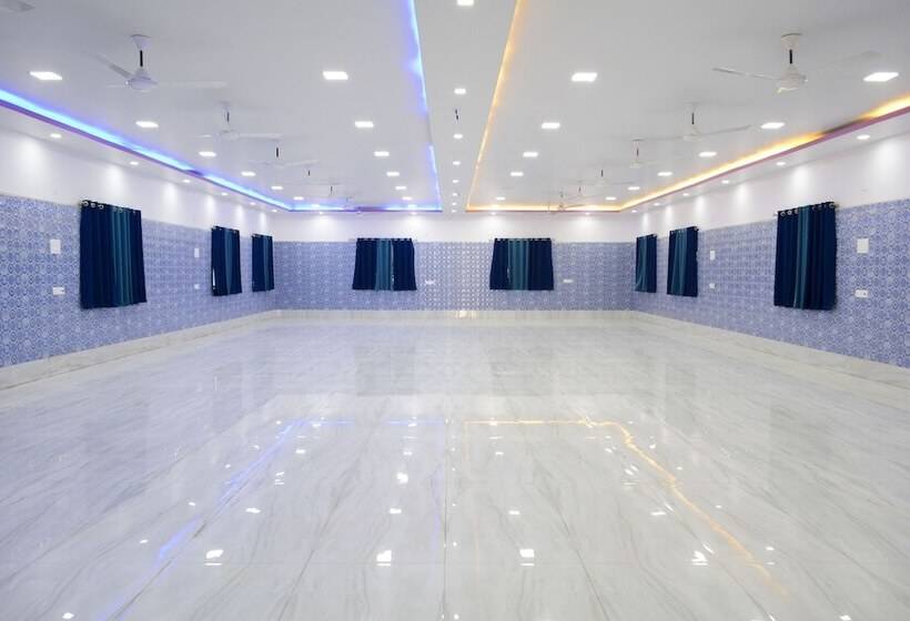 فندق Dhanraj Residency