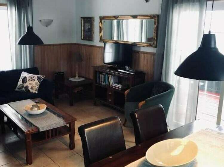 هتل Eyjasól Cottages