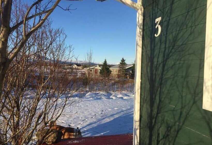 هتل Eyjasól Cottages