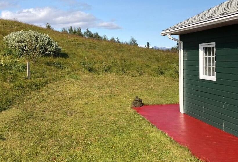 هتل Eyjasól Cottages