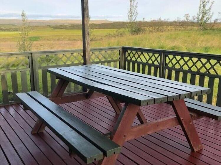 هتل Eyjasól Cottages