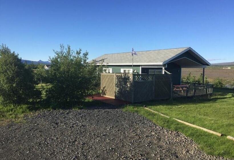 هتل Eyjasól Cottages
