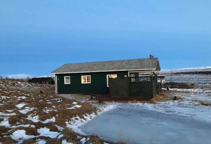 هتل Eyjasól Cottages