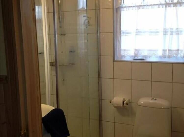 هتل Eyjasól Cottages