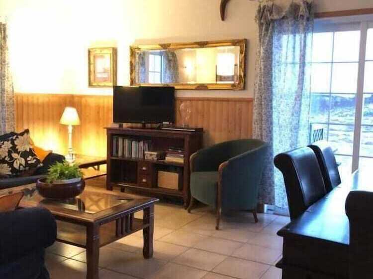 هتل Eyjasól Cottages