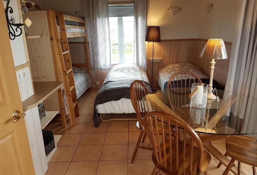 هتل Eyjasól Cottages