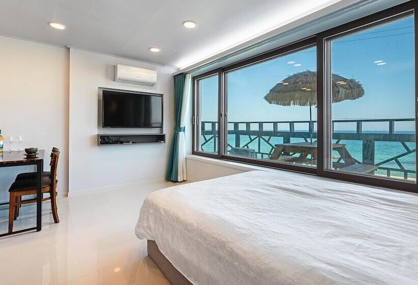 Отель Gangneung Badauibyeol Pension