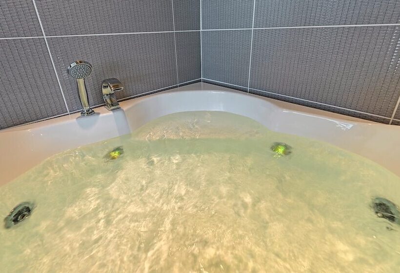 Отель Gangneung Badauibyeol Pension