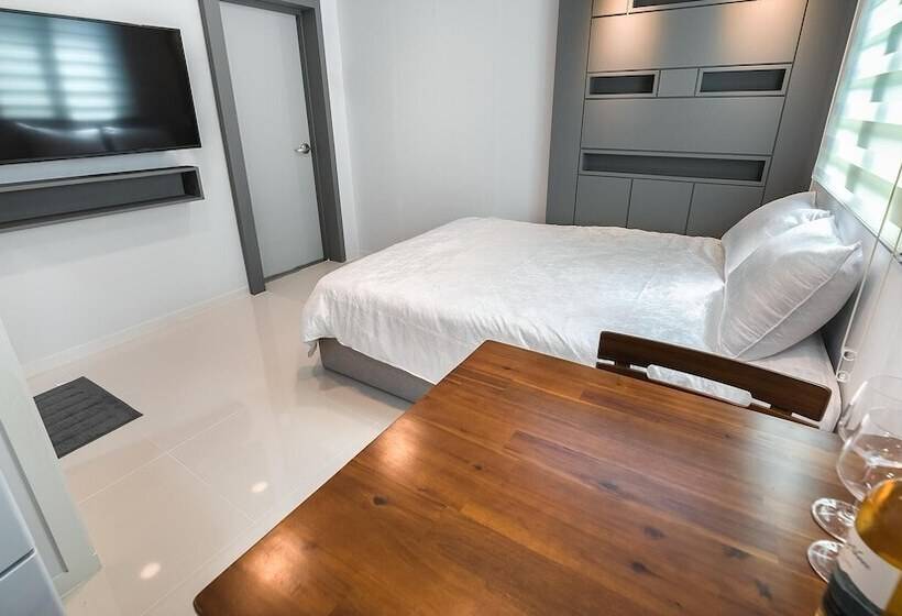 Отель Gangneung Badauibyeol Pension