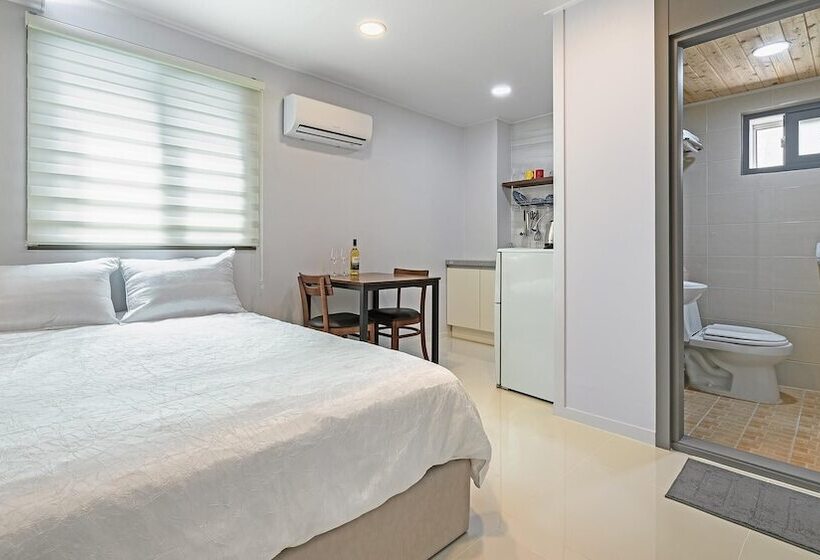 Отель Gangneung Badauibyeol Pension