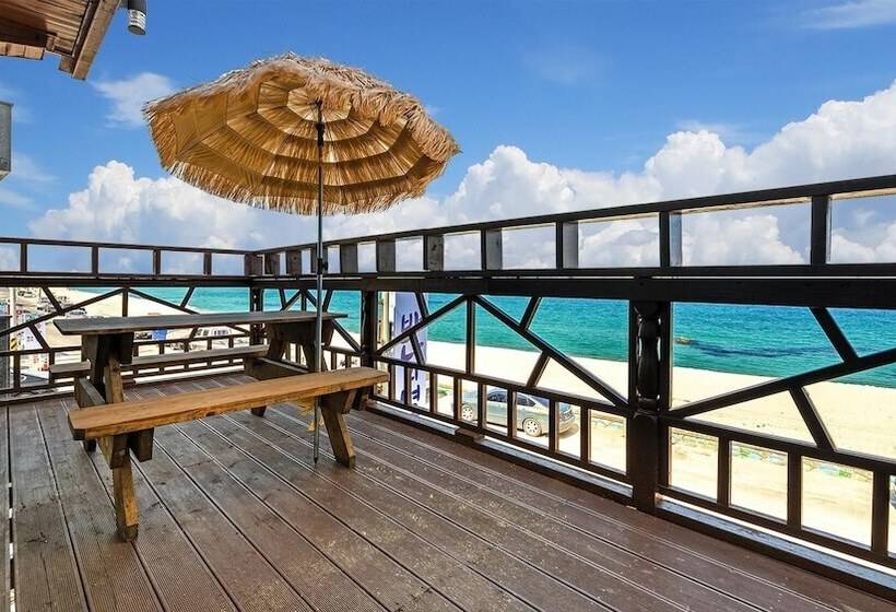 Отель Gangneung Badauibyeol Pension