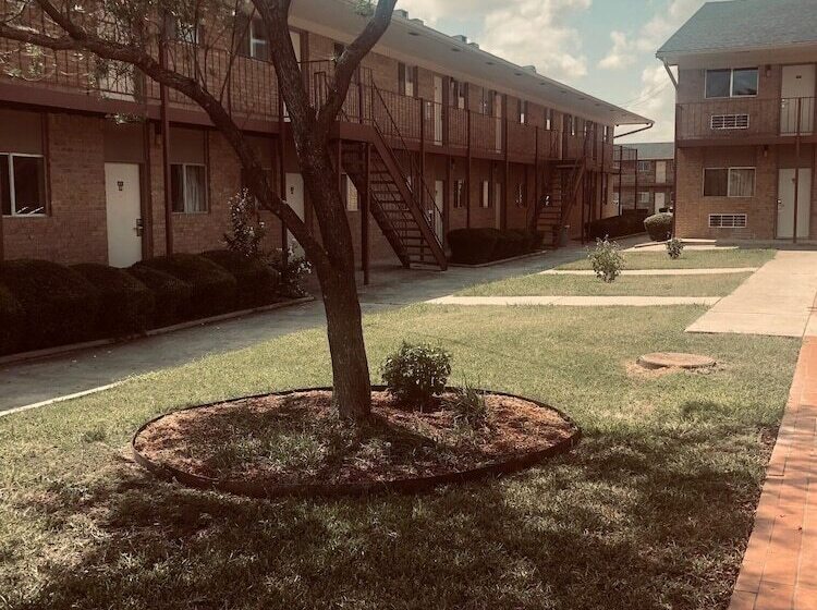 فندق Hallmark Inn And Suites