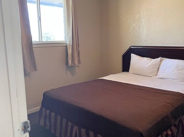 فندق Hallmark Inn And Suites