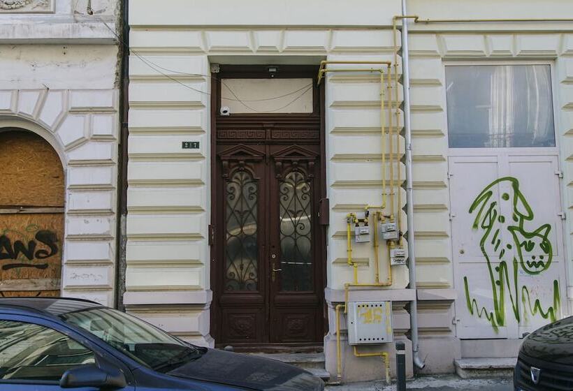 هتل The Floor Piata Unirii