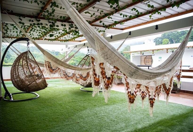 בית מלון כפרי On The Rock