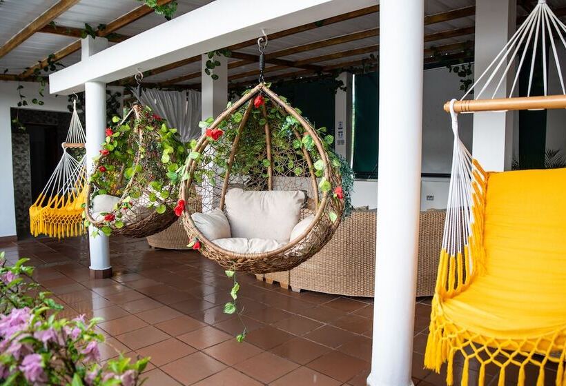 בית מלון כפרי On The Rock