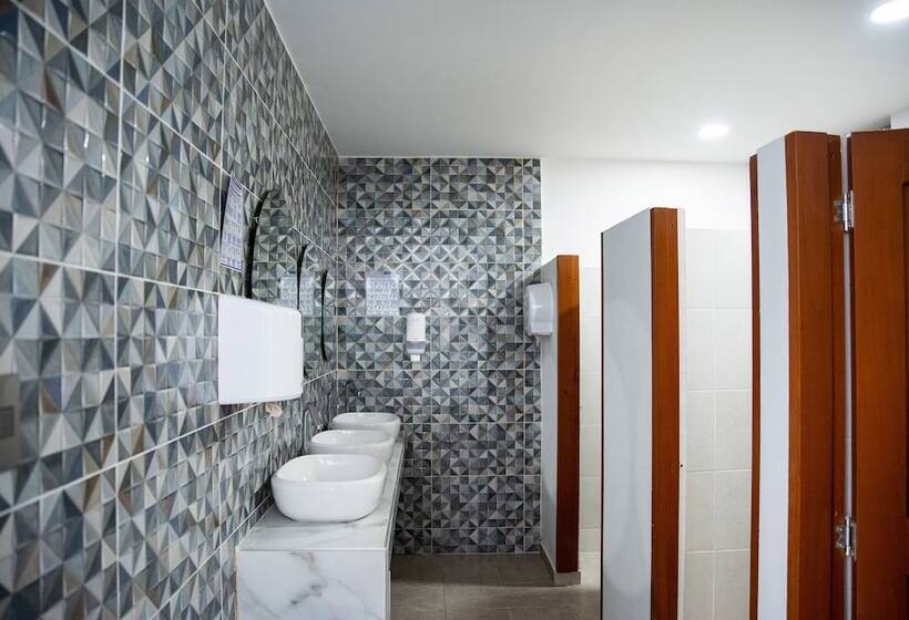 בית מלון כפרי On The Rock