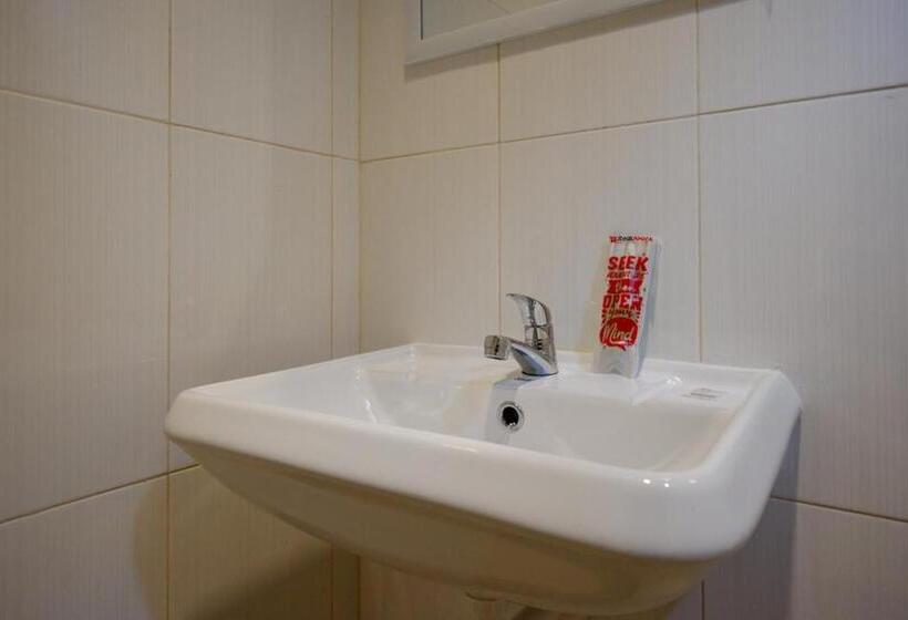 בית מלון כפרי Reddoorz Near Ambarrukmo Plaza Mall