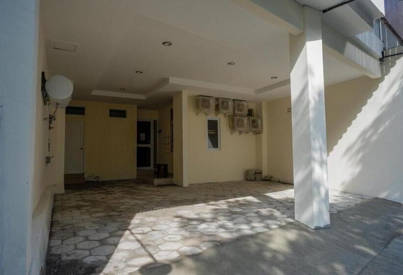 בית מלון כפרי Reddoorz Near Ambarrukmo Plaza Mall